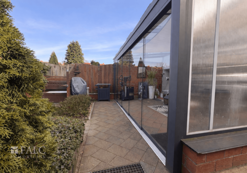 Wunderschöner Wintergarten zum verweilen