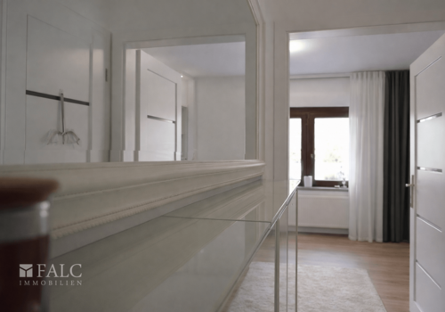 Blick aus dem Flur in das Wohnzimmer