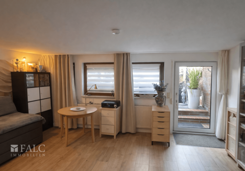 Zusätzliches Zimmer im Erdgeschoss zum Wintergarten.