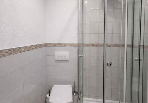 WC mit Dusche im Obergeschoss. Saubere Sache!