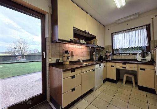 Küche mit Zugang zur Terrasse