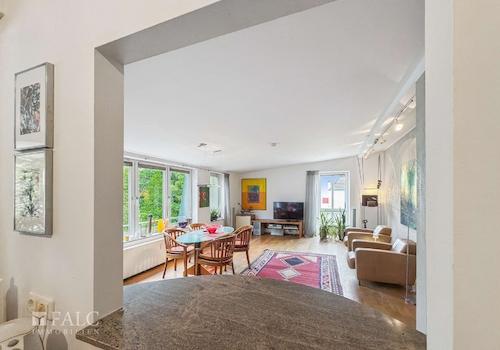 Durchreiche Küche und Essbereich