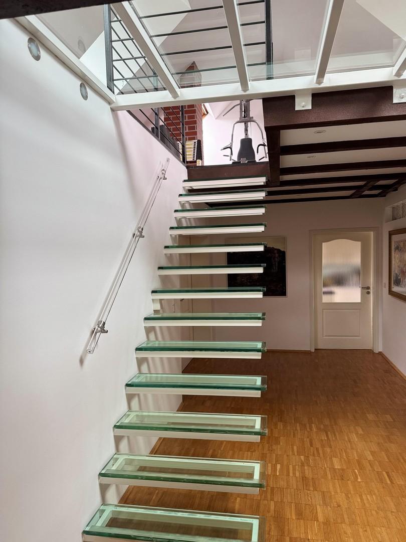Treppe 3. ins 4. OG