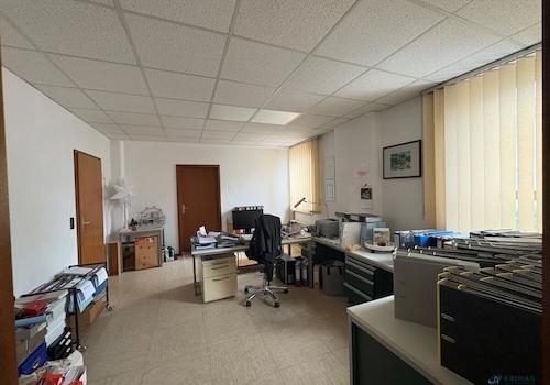 Büro links mitte