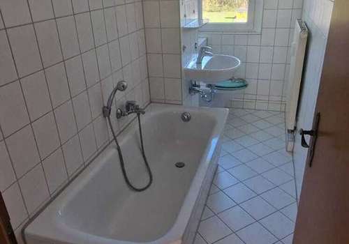 Tageslichtbad mit Badewanne