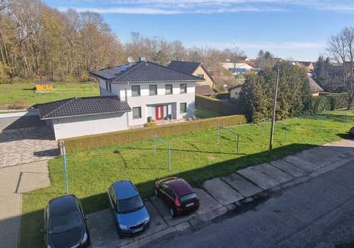 Parkplätze vor dem Haus