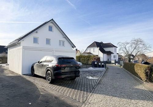 Garage und Stellplatz 