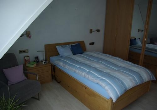 Schlafzimmer 1