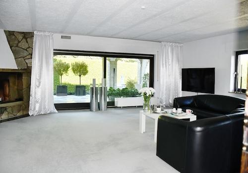 Wohnbereich mit Terrassenzugang