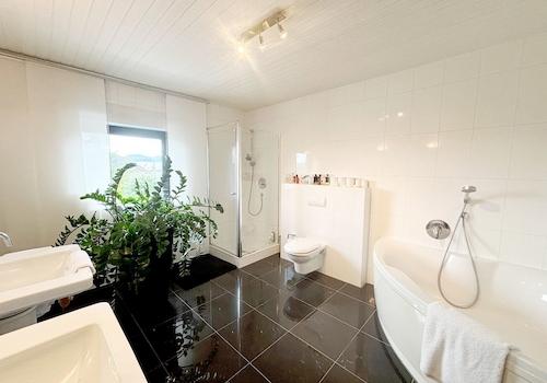 modernes Tageslichtbad