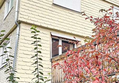 Hausansicht mit Terrasse