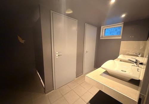 Toiletten im Untergeschoss