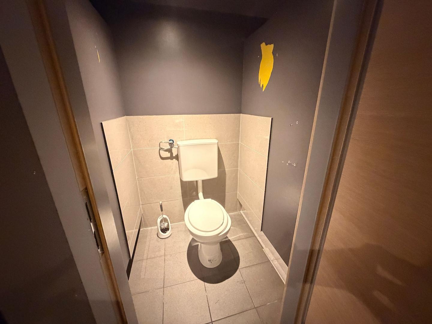 WC mit Fliesen