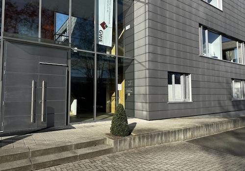 Eingangsbereich Gebäude