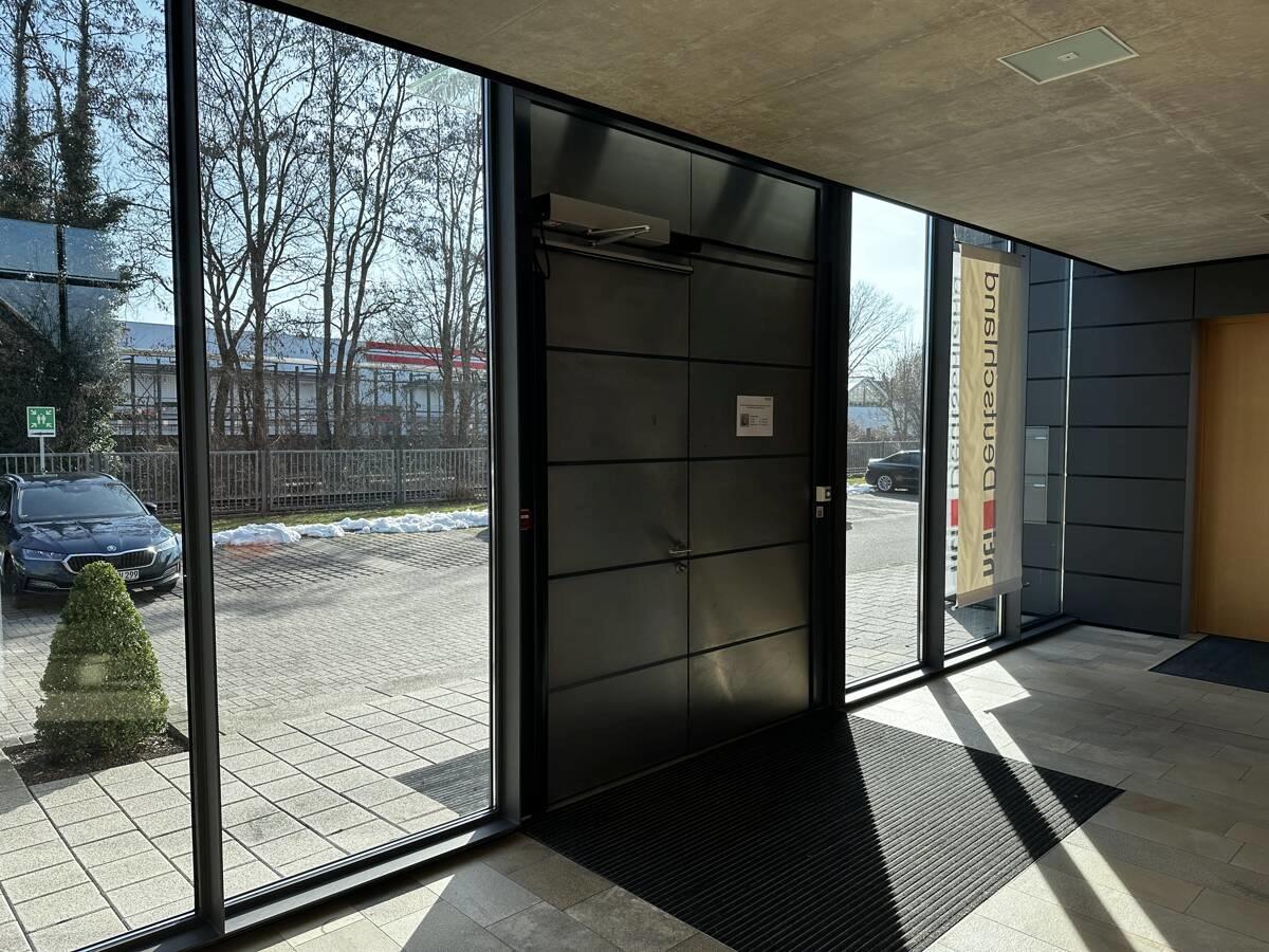 Gebäude Ein- / Ausgang