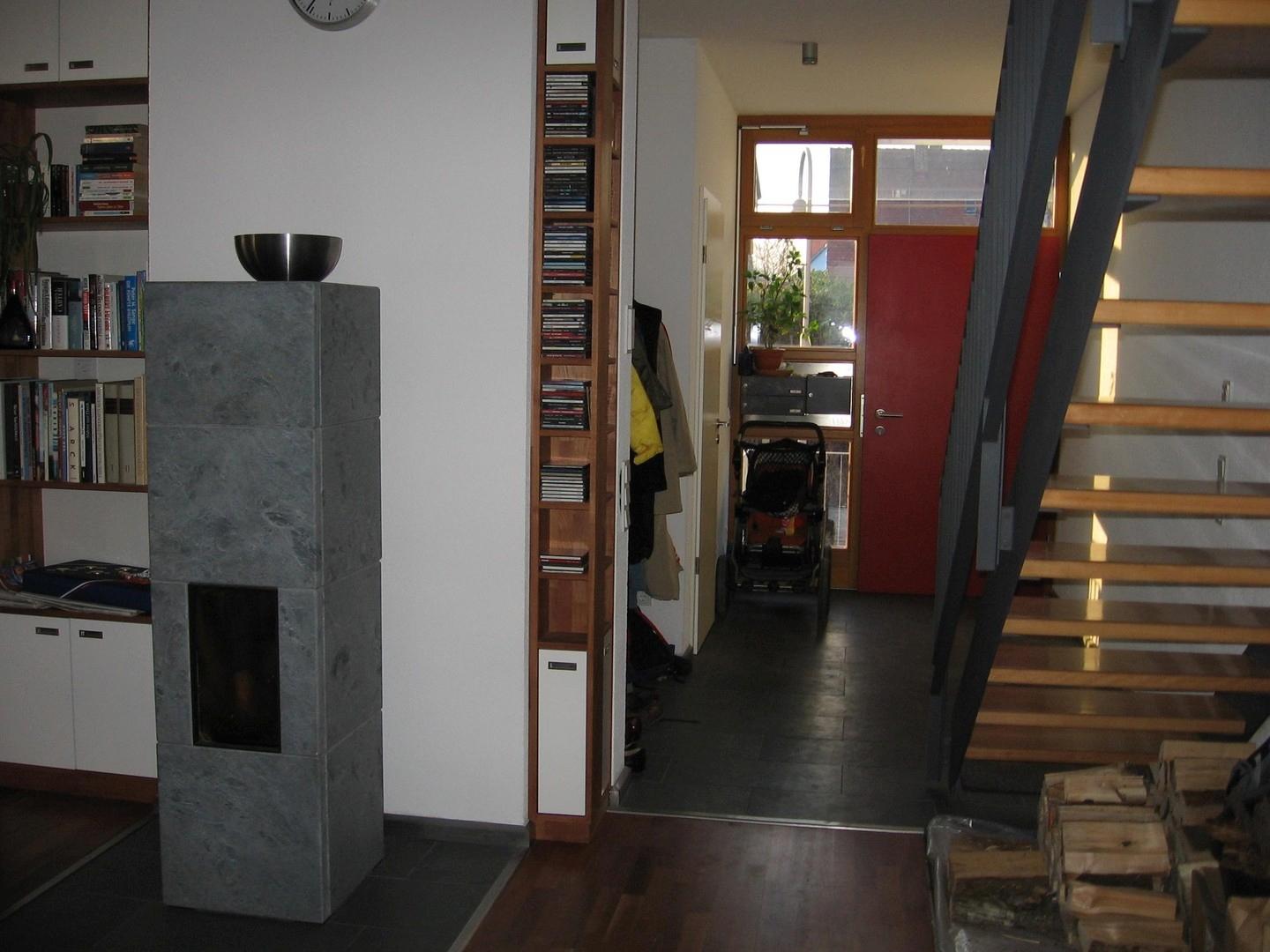 Kaminofen und Eingang