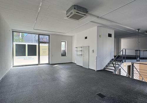 Büroraum Eingang Straße