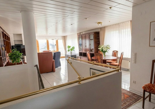 Blick ins EG (vom Eingang aus)