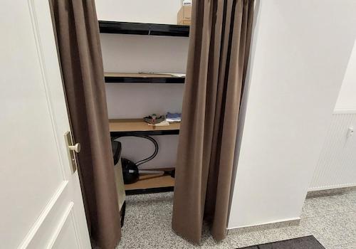 Abstellraum hinter Eingang