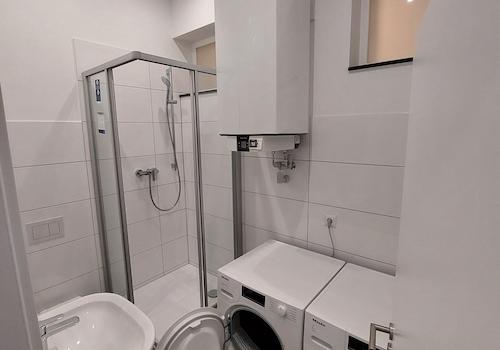 Duschbad mit WC, WaMa/Trockner