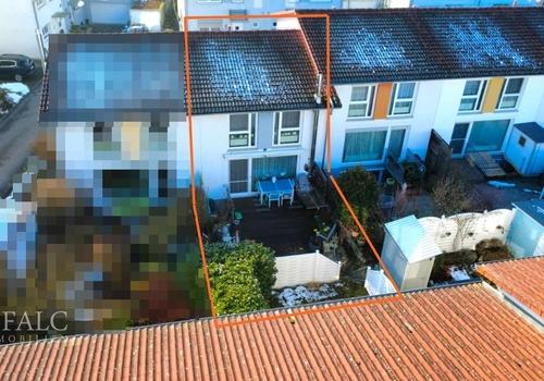 Hübsche Rückansicht