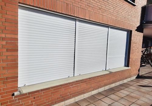 Panoramafenster mit Rollläden