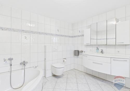 Badezimmer im Erdgeschoss