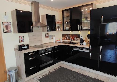 Moderne Hochglanz Einbauküche