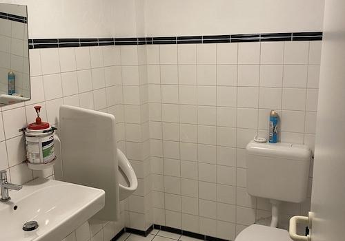 Toilette im Lager