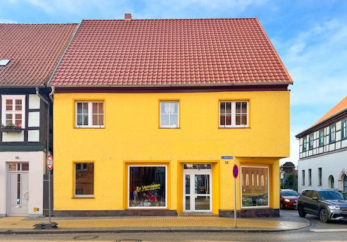 ...freundliches Wohn-und Geschäftshaus