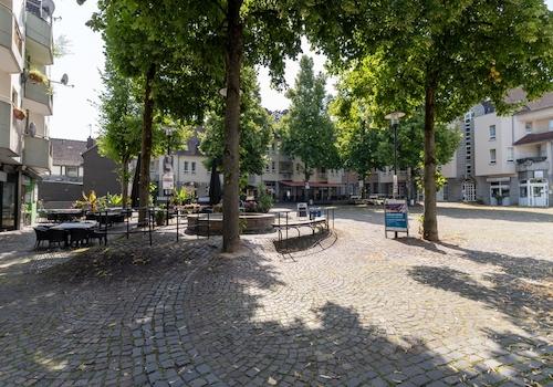 Der angrenzende Marktplatz