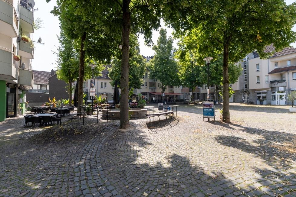 Der angrenzende Marktplatz