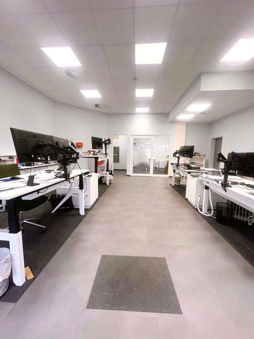 Grosses Büro im Erdgeschoss