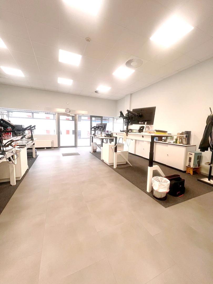 Großes Büro im Erdgeschoss