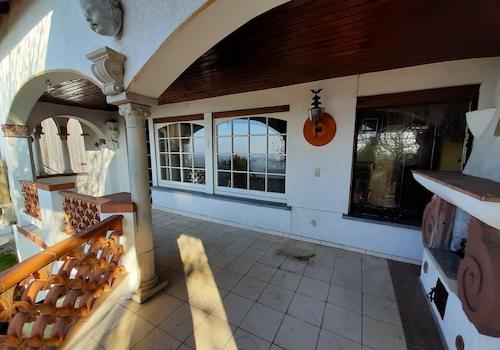 Balkon m. offenem Kamin