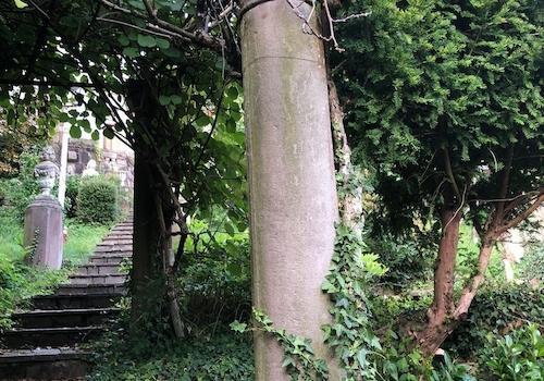 Säulenanlage an Treppe