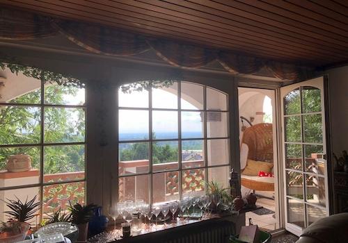 Blick v. Wohnzimmer a. Balkon