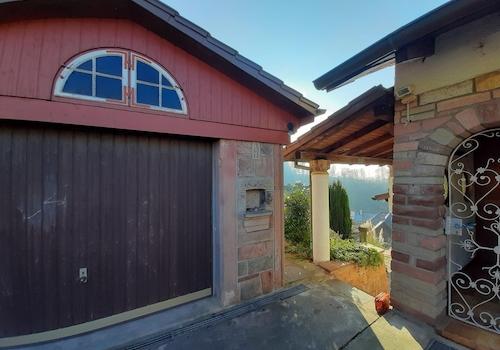 Garage bei Wegeeinfahrt