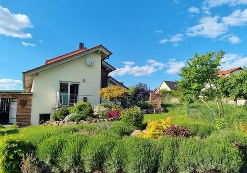 Haus Südansicht vom Freisitz