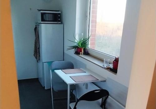 Küchenfenster m Tisch