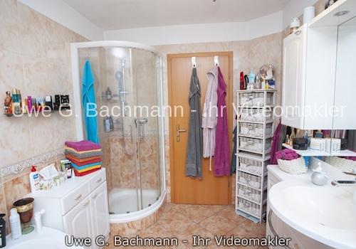 Wannenbad mit Dusche