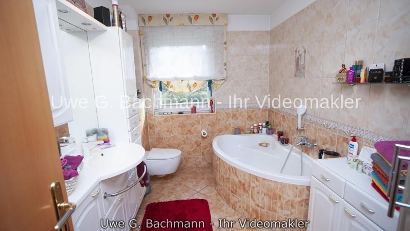 Wannenbad mit Dusche