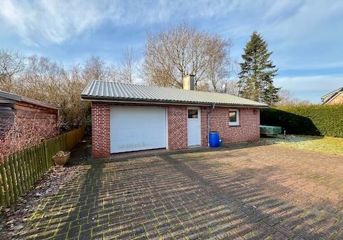 Nebengeebäude mit Garage