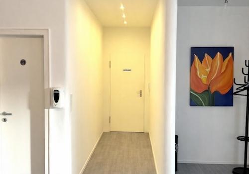WC 1, Eingang, Garderobe