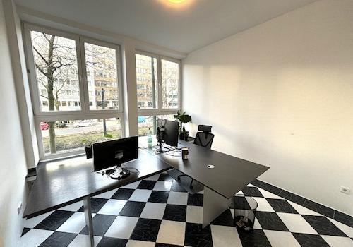 Büro 1 zur Straße