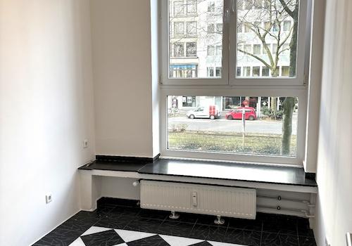 Büro 2 zur Straße