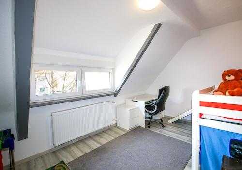 Kinderzimmer DG links