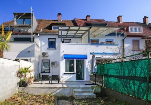 Hausansicht vom Garten aus