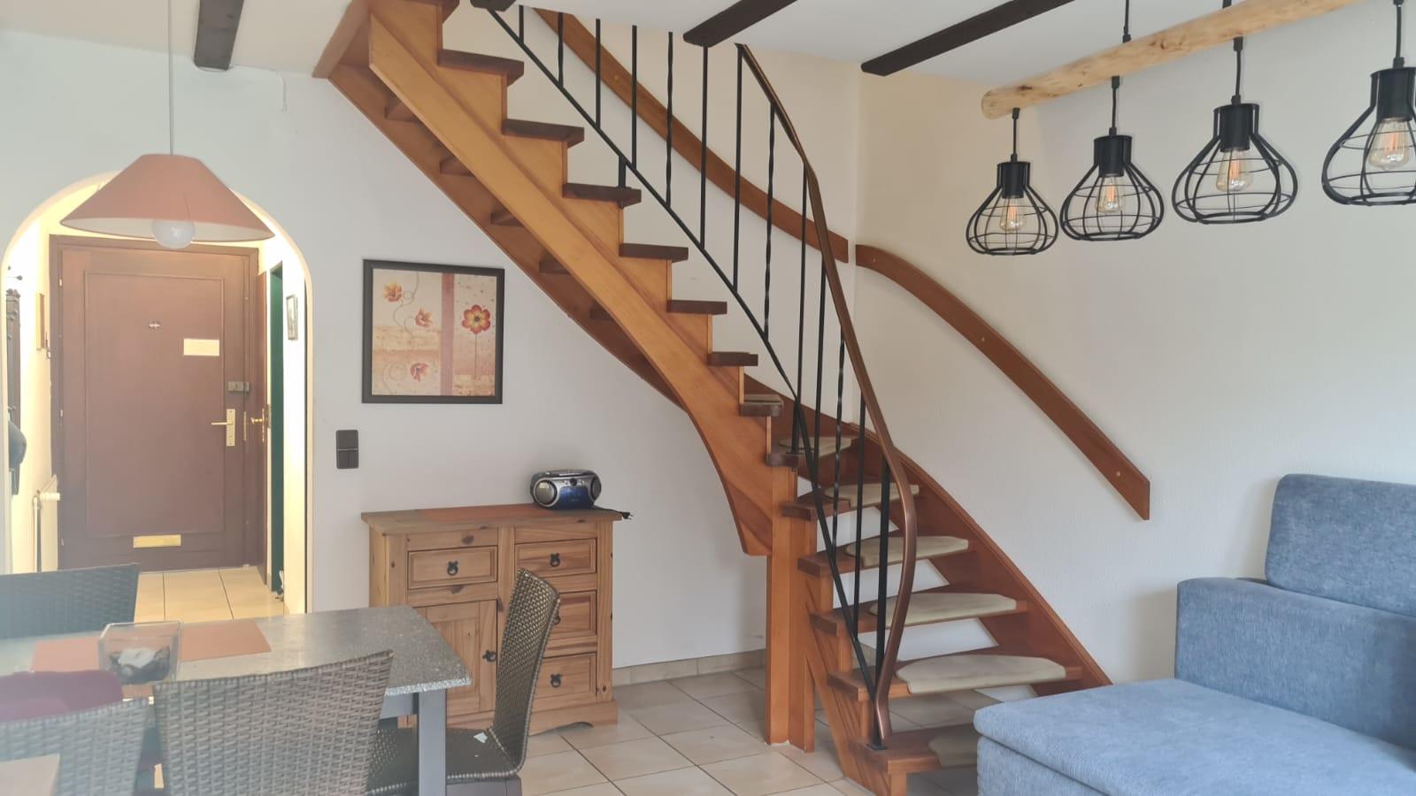 Treppenaufgang im Wohn-/Esszimmer