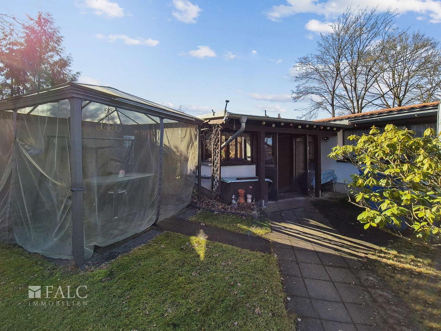 Eingang mit Terrasse